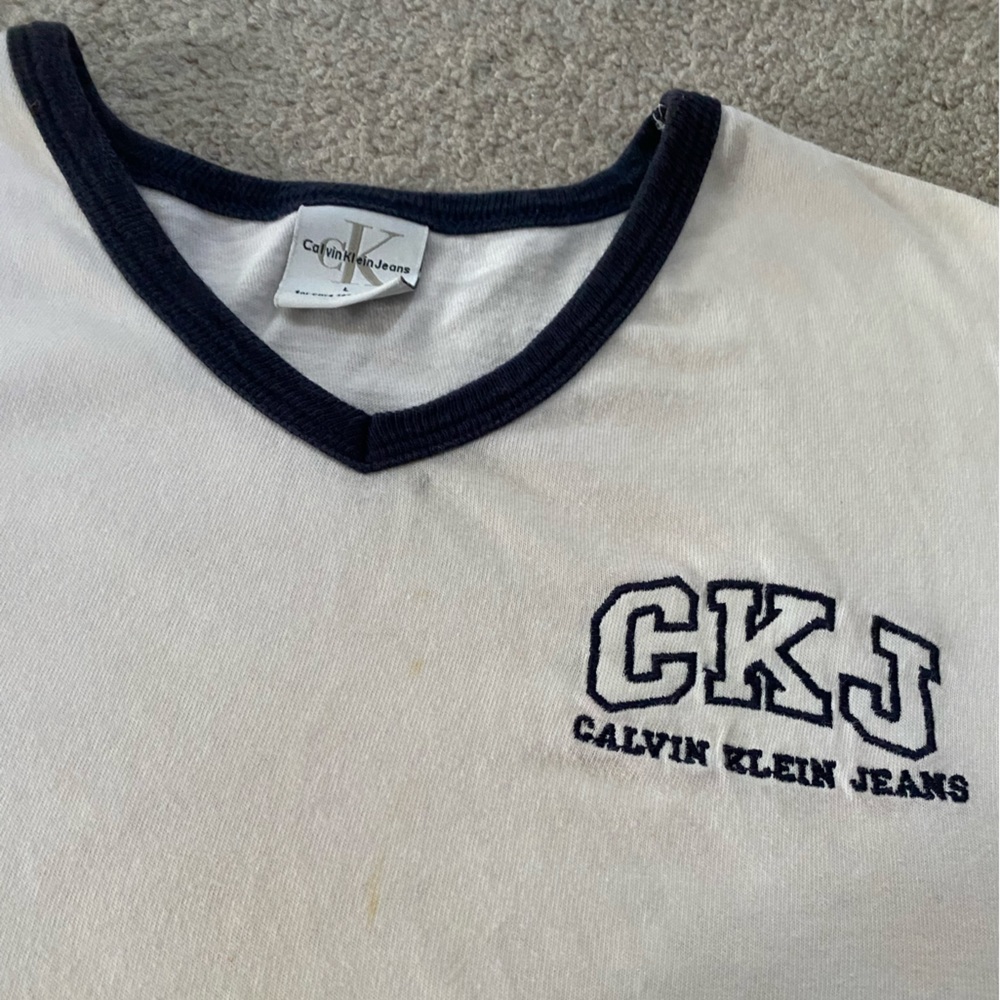 “Calvin Klein Jeans” White T-Shirt w/ Black Trim- Size: L - Picture 4 of 9